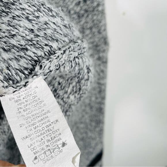 ONZIE Gray Black Varsity Striped Blouson Sleeve Chunky Knit Hoodie Sweater OS - Picture 7 of 14